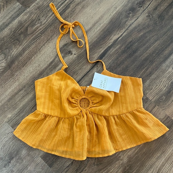 Halter Top 💛 - Picture 2 of 3